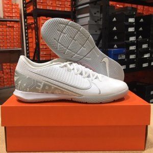 BRAND NEW! Men's Vapor 13 Academy IC Soccer Shoes!